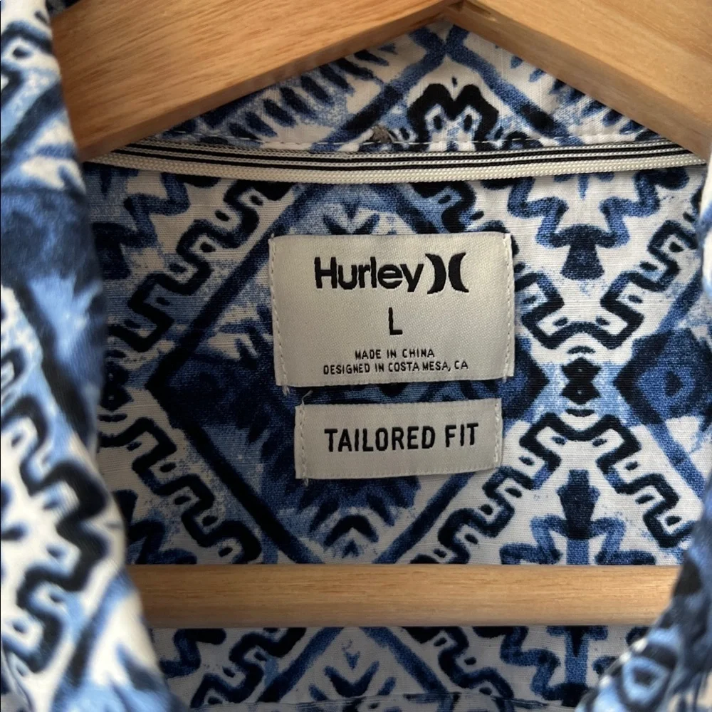Hurley Men's Geometric Tribal Hawaiian Button down shirt Large